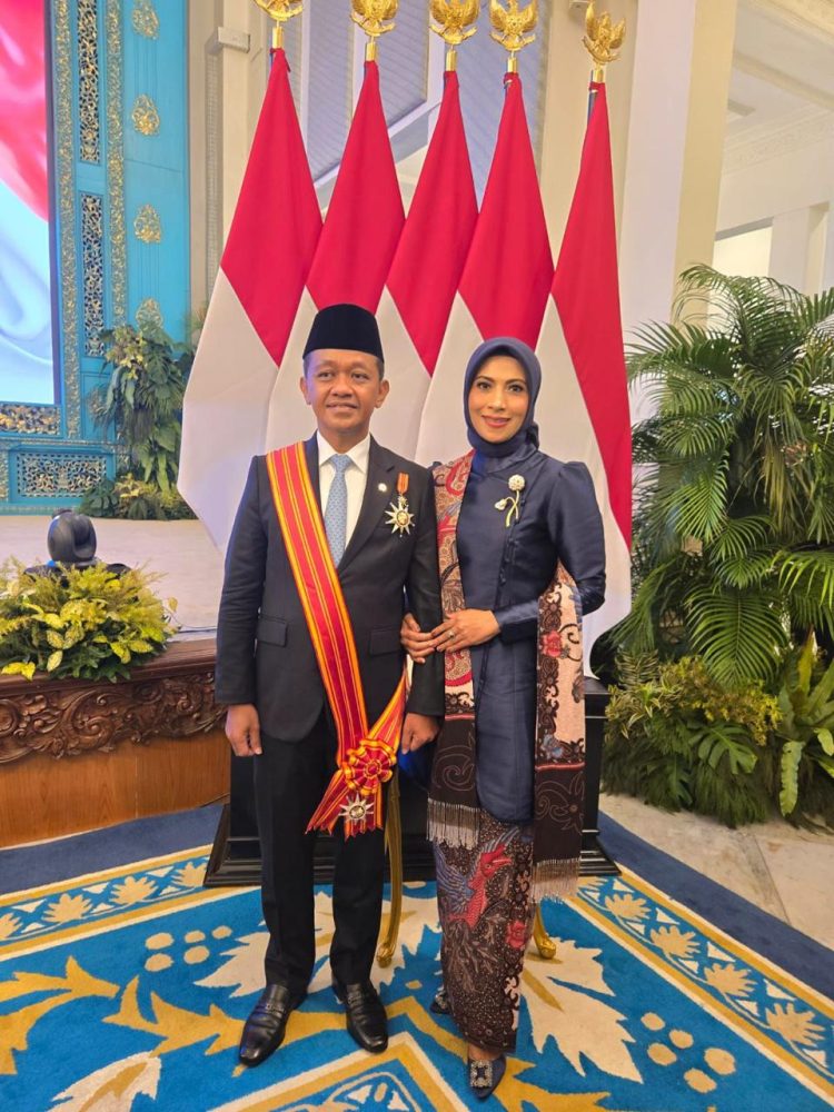 “Tokoh Timur Berprestasi” Menteri ESDM Bahlil Lahadalia Terima Penghargaan Bintang Mahaputra Adipurna dari Presiden Prabowo Subianto