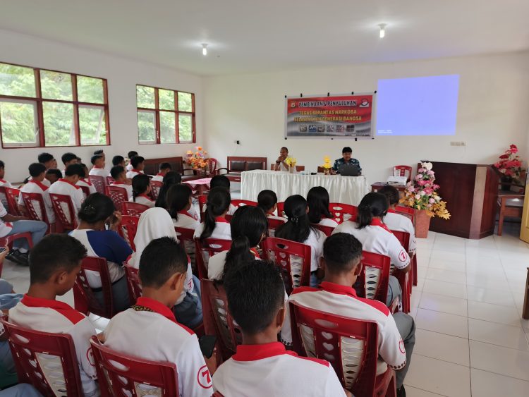 Cegah Narkoba Sejak Dini, Polda Maluku Edukasi Pelajar SMA Negeri 7 Ambon