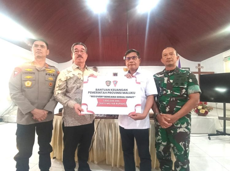 Pemerintah Provinsi Maluku Salurkan Bantuan Recovery Bencana Sosial Rp1 Miliar, Bodewin: Ini perhatian luar biasa dari pemerintah provinsi