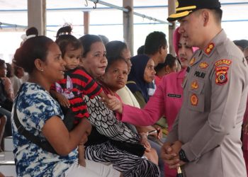 Polres Tanimbar Bersama Bhayangkari Gelar Aksi Kemanusiaan, Salurkan Bantuan kepada Korban Bencana Kebakaran