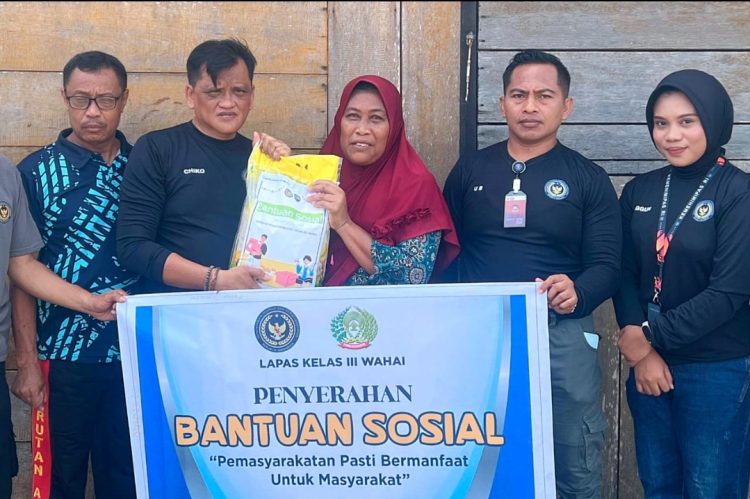 Lapas Kelas III Wahai Salurkan Bansos, Wujud Nyata Kepedulian terhadap Masyarakat