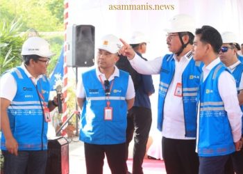 Direktur PLN Rizal Dampingi Wapres Gibran Tinjau Pembangkit Listrik Terapung PLN di Maluku, Minta Listrik Desa Jadi 24 Jam