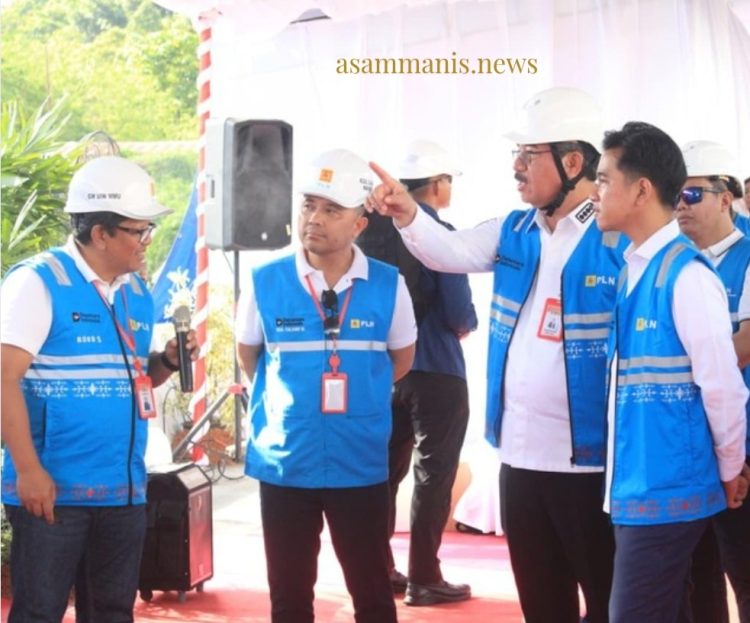 Direktur PLN Rizal Dampingi Wapres Gibran Tinjau Pembangkit Listrik Terapung PLN di Maluku, Minta Listrik Desa Jadi 24 Jam