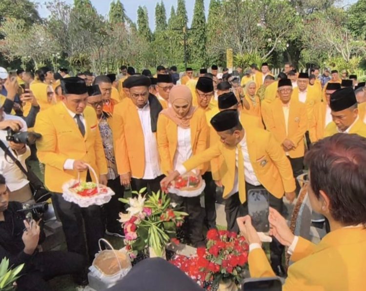 Bahlil Lahadalia Pimpin Ziarah ke TMP Kalibata: Golkar Teguhkan Semangat Perjuangan di HUT ke-61