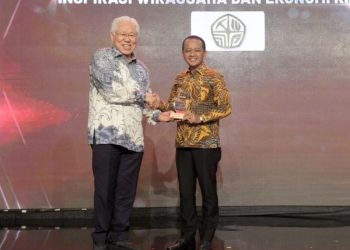 Bahlil Lahadalia Terima Penghargaan Bidang Kewirausahaan dan Ekonomi Kreatif dari BeritaSatu