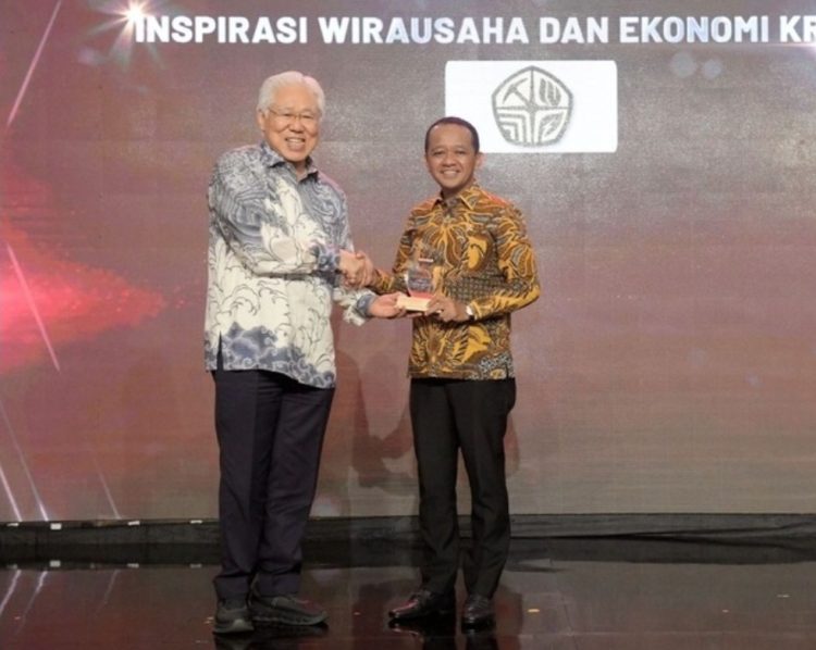Bahlil Lahadalia Terima Penghargaan Bidang Kewirausahaan dan Ekonomi Kreatif dari BeritaSatu