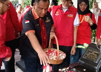 DEPINAS SOKSI Ziarah ke Makam Pendiri, Perkuat Komitmen Lanjutkan Perjuangan Suhardiman