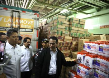 Mentan Amran Lepas 207 Truk Bantuan Melalui KRI Banda Aceh untuk Korban Banjir di Sumatra