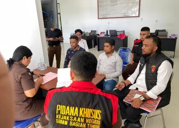 Polres SBT Serahkan Dua Tersangka Korupsi DD Ainena ke Jaksa