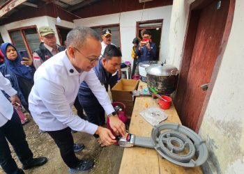 Masuki Fase Pemulihan, Eddy Soeparno Salurkan Kompor hingga Sembako untuk Korban Bencana Agam