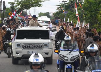 Heboh! Cara Puluhan Siswa Banjarbaru Sambut Presiden Prabowo Bikin Semua Terpana