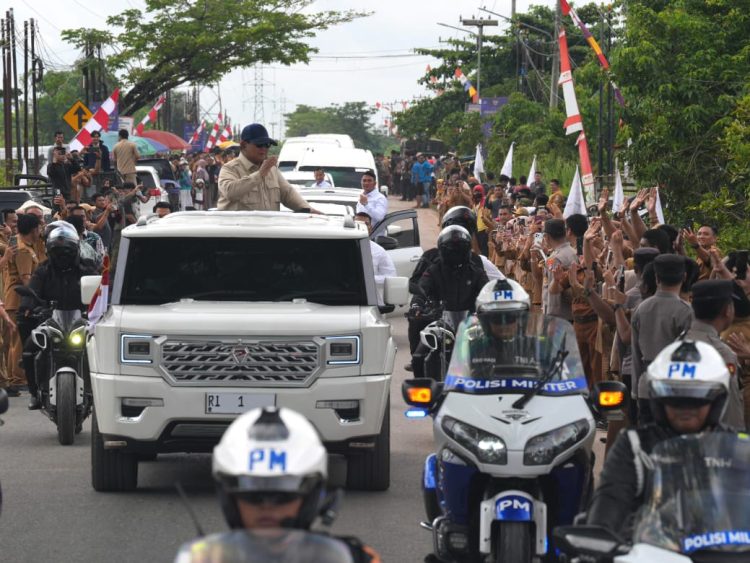 Heboh! Cara Puluhan Siswa Banjarbaru Sambut Presiden Prabowo Bikin Semua Terpana