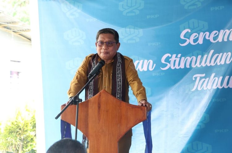 Di Bawah Kepemimpinan Bodewin, Program BSPS 2025 Sentuh 35 Keluarga di Sirimau