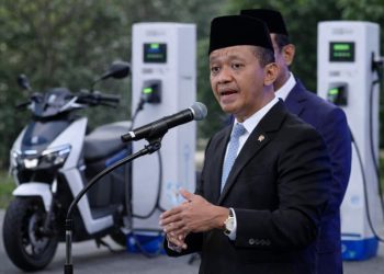 Bahlil Pimpin Satgas Transisi Energi, Target Konversi 120 Juta Motor ke Listrik