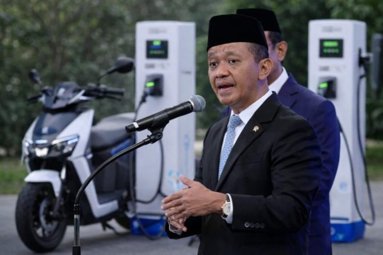 Bahlil Pimpin Satgas Transisi Energi, Target Konversi 120 Juta Motor ke Listrik