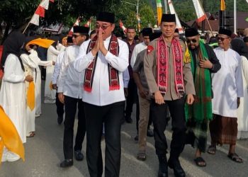 Buka Puasa di Seith, Gubernur  Hendrik Lewerissa Serukan Persatuan