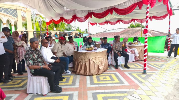 Hadiri Puka Ana 7 Syawal di Larike, Bupati Zulkarnain: Negeri Beradat Tak Mudah Terpecah Belah