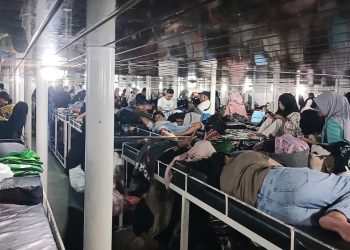 Penumpang Membludak, Kenyamanan Terabaikan: KM Cantika Lestari 8A Disorot