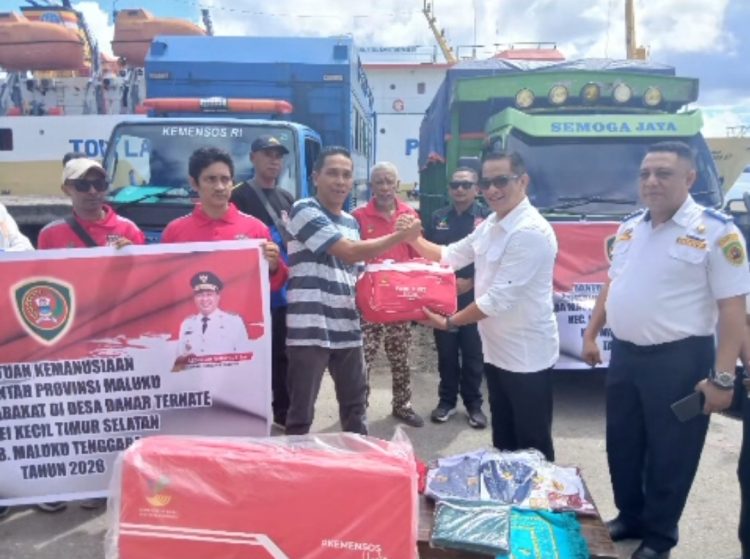Tindak Lanjut Arahan Gubernur, Dinsos Maluku Salurkan Bantuan Rp361 Juta ke Ohoi Danar Kab. Malra