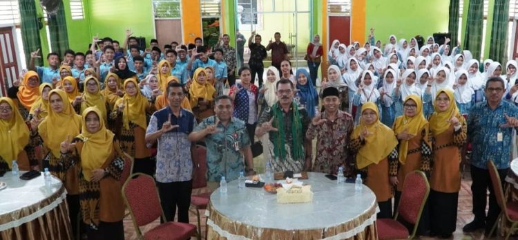 Pemkot Ambon Perkuat Literasi Digital Pelajar, Wali Kota Ingatkan Bahaya Hoaks dan Cyber Bullying