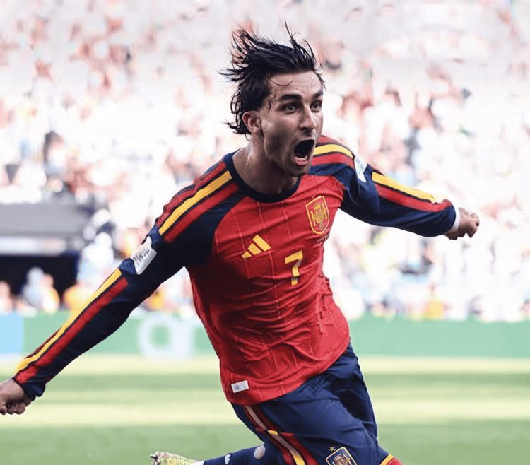 Ferran Torres Antar Spanyol Juara Dunia