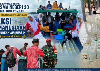 Kekeringan Melanda Pulau Ay, Keluarga Besar SMA Negeri 30 Malteng Ikut Salurkan Bantuan Air Bersih