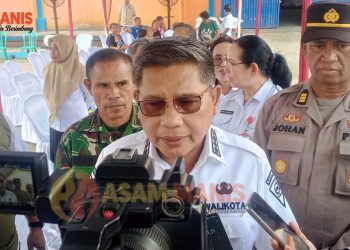 Bodewin Luncurkan Bantuan Pangan Bulog untuk Warga Ambon