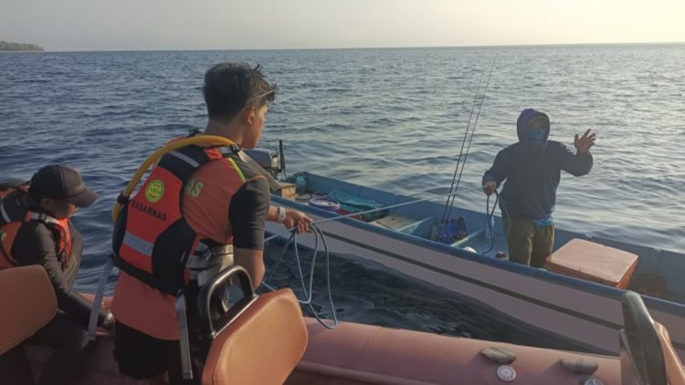 Lima Nelayan Maluku Tenggara Terombang-ambing Akibat Mati Mesin, Dievakuasi Selamat